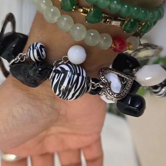 Chunky And Bold Acrylic Bead Zebra Print Charm Bracelet - Picture 10 of 10